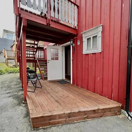Arctic Homes - Red Polar House Apartment Tromso