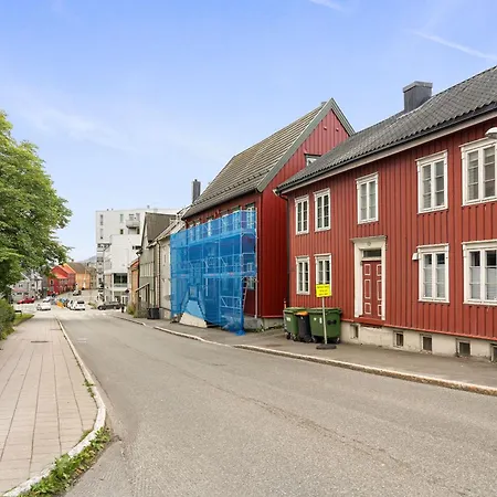 Apartment Arctic Homes - Red Polar House *